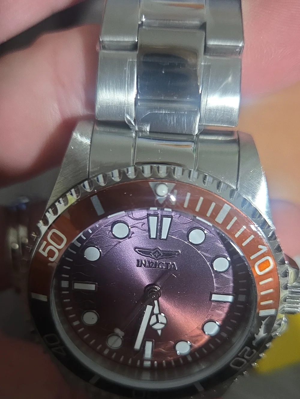 Invicta Pro Diver Kromatyk Wine Red Sunray Dial Watch